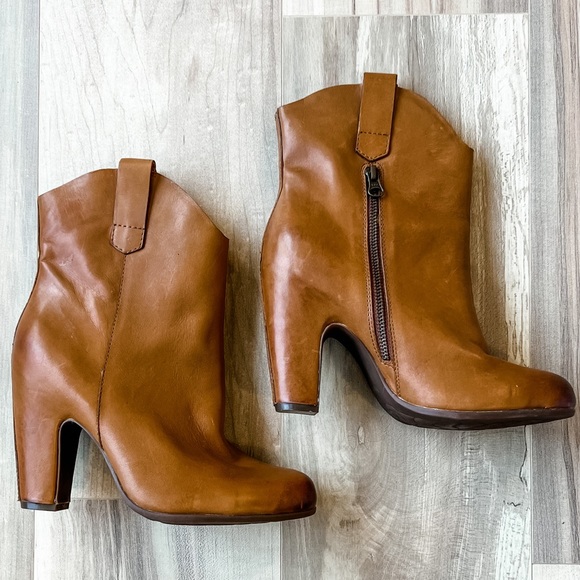 Western inspired booties - Picture 1 of 3